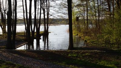 Jezioro Serwy - widok z drogi do Gorczycy.
