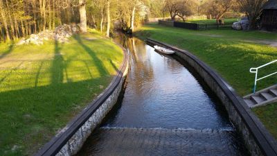 Widok na jaz przy Rybaczówce w Suchej Rzeczce.